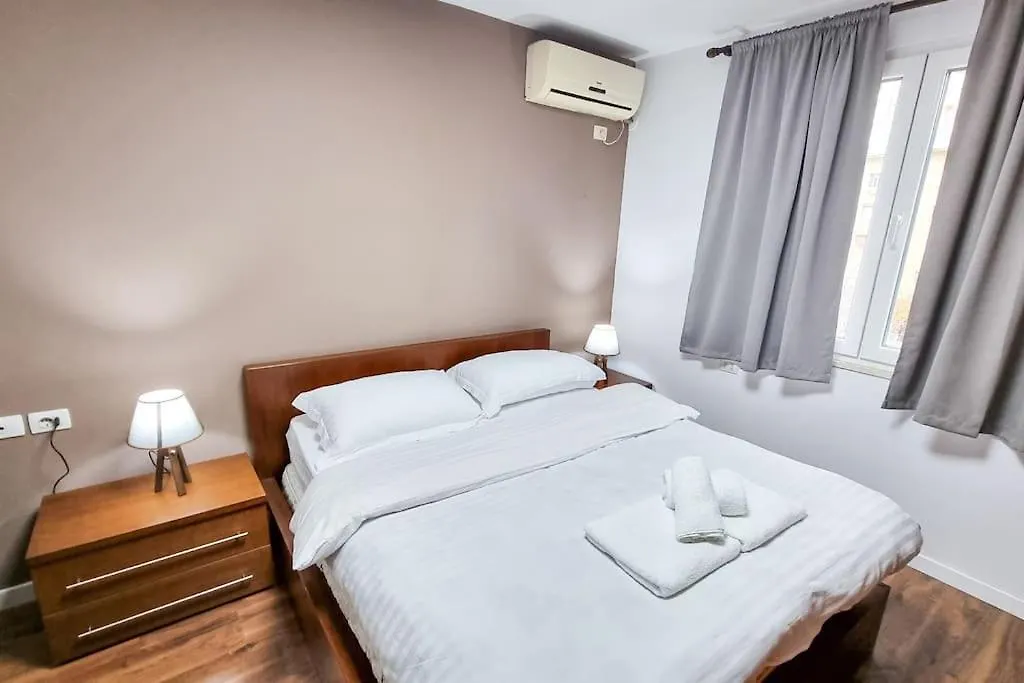 City Center 2Br Apartment Тирана
