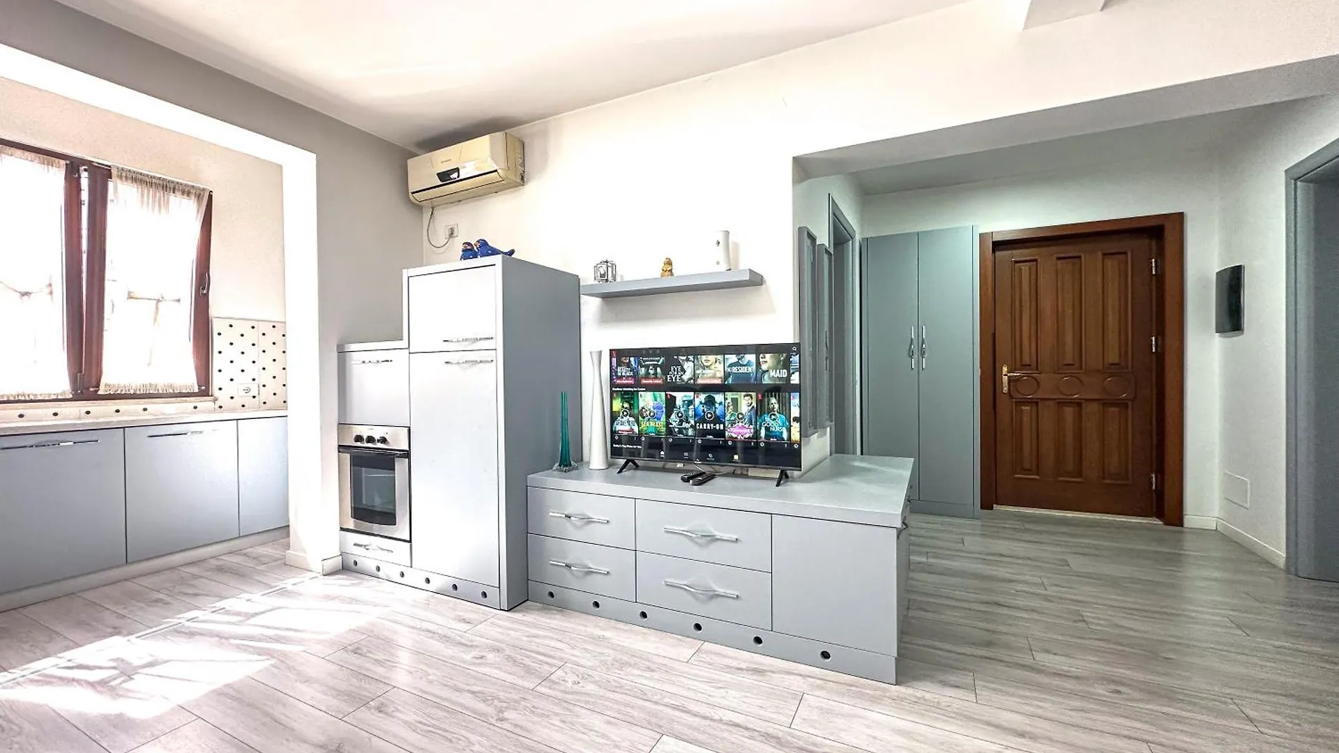 City Center 2Br Apartment Тирана